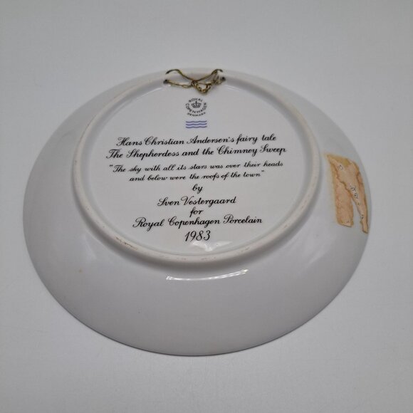 Royal Copenhagen Porcelain Plate 1983 The Shepherdess & The Chimney Sweep - Picture 5 of 6